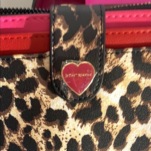 🔥FLASH SALE🔥Betsey Johnson Wallet in Leopard. - Picture 4 of 7